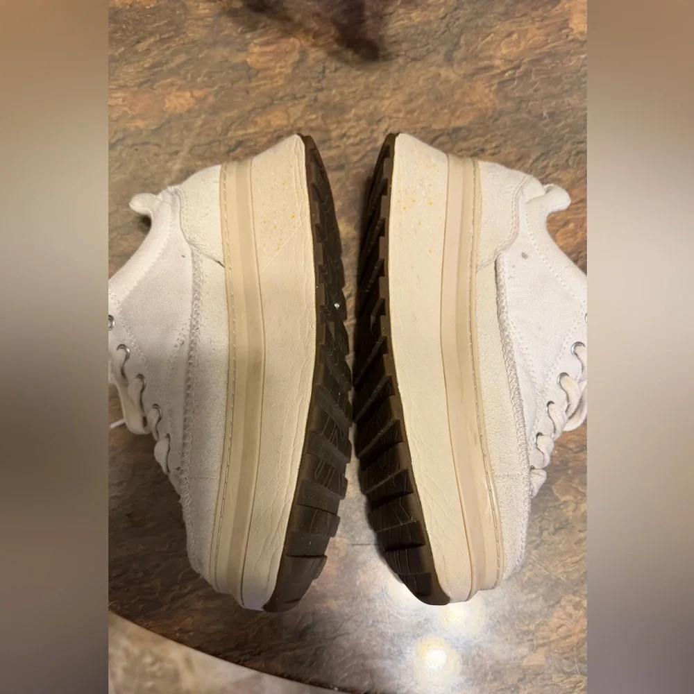 UGG Marin Lace women’s platforms sneakers